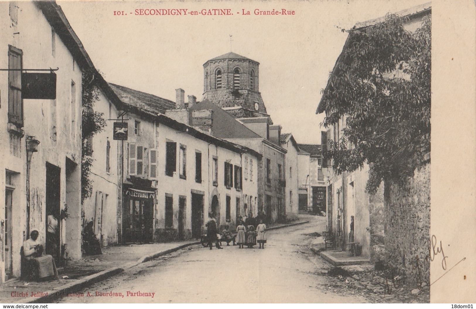 Secondigny En Gatine - La Grande Rue - Secondigny