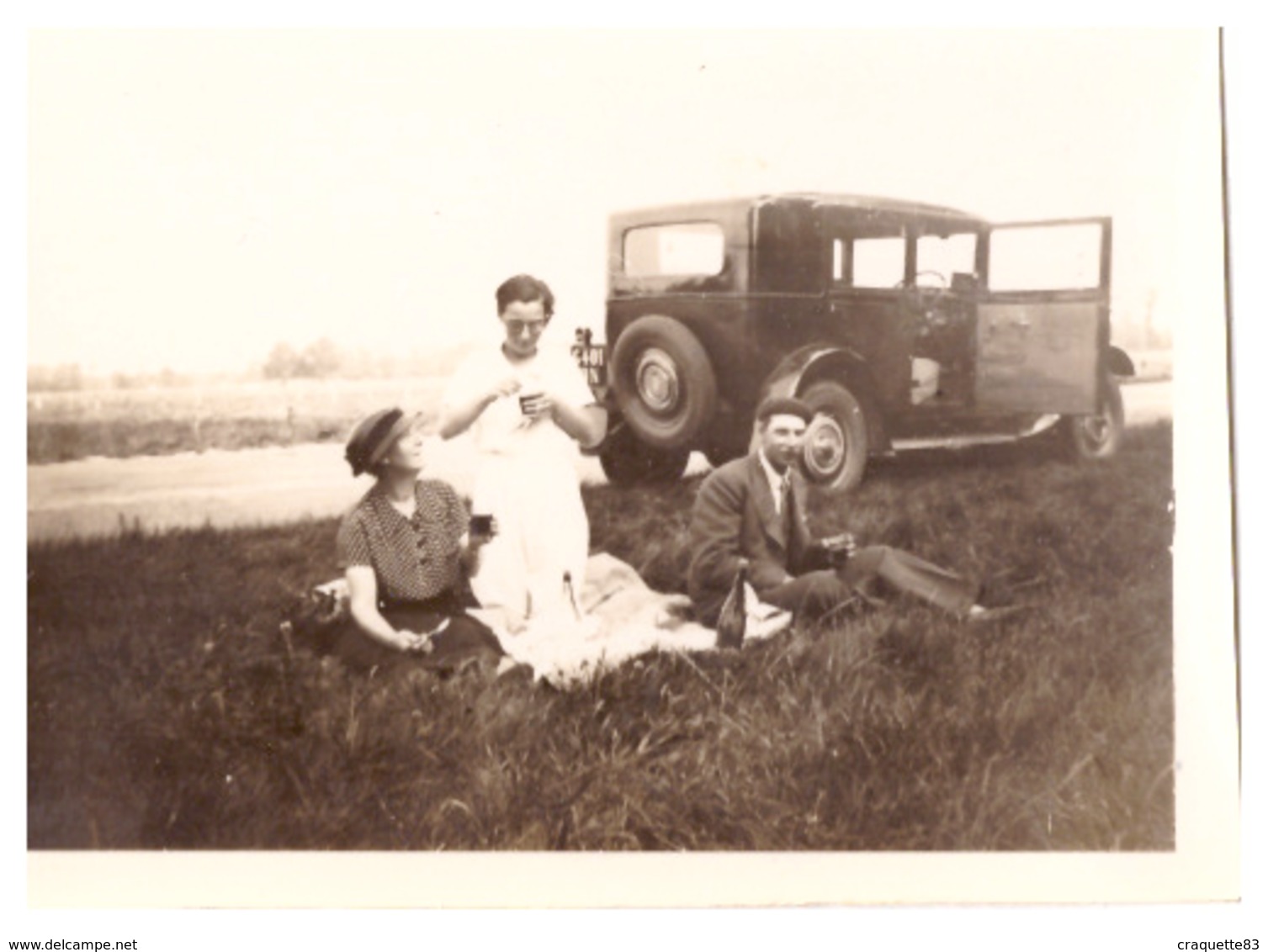 MORNAY SUR ALLIER   PIQUE NIQUE A COTE DE L'AUTOMOBILE  AOUT 1936  LES 2 PHOTOS - Lieux