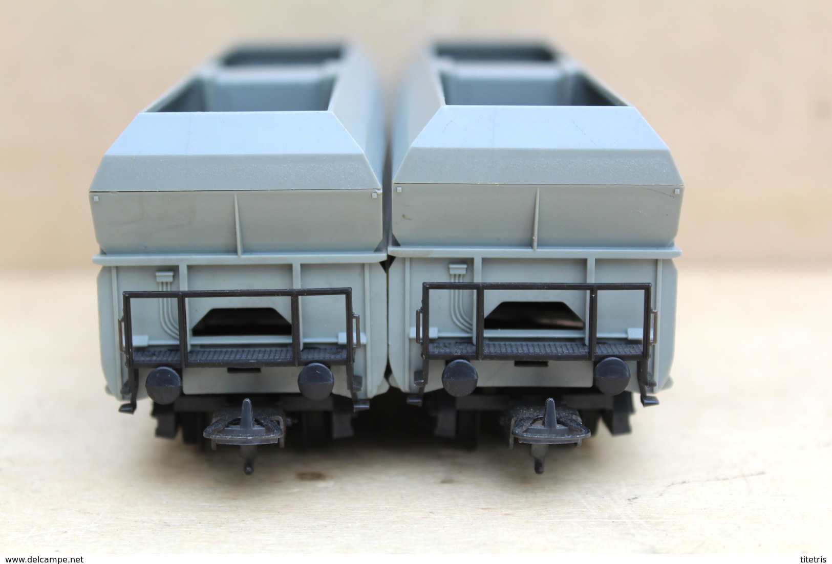 LIMA SNCF LOT DE 2 WAGONS PECHINEY SAINT GOBAIN HO (D395) - Goods Waggons (wagons)