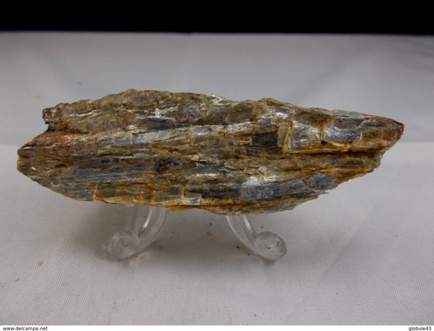 DISTHENE OU CYANITE 8,5 X 3 CM PINOLS - Minéraux