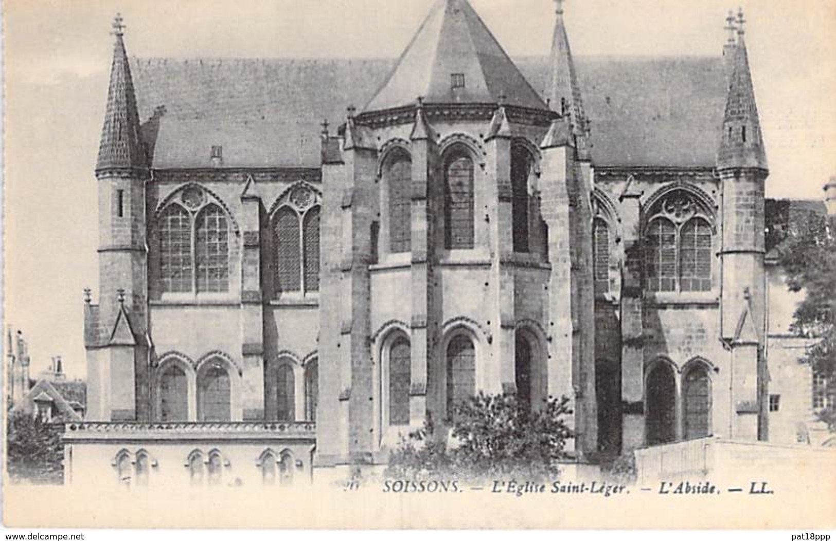 02 - SOISSONS : L'Eglise Saint Léger - CPA  - Aisne - Soissons