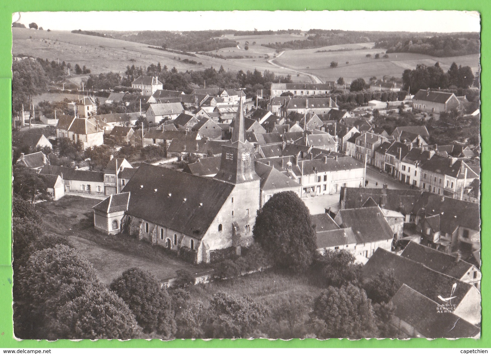 EN AVION AU-DESSUS DE CERISIERS / EGLISE....Carte écrite En 1963 - Cerisiers