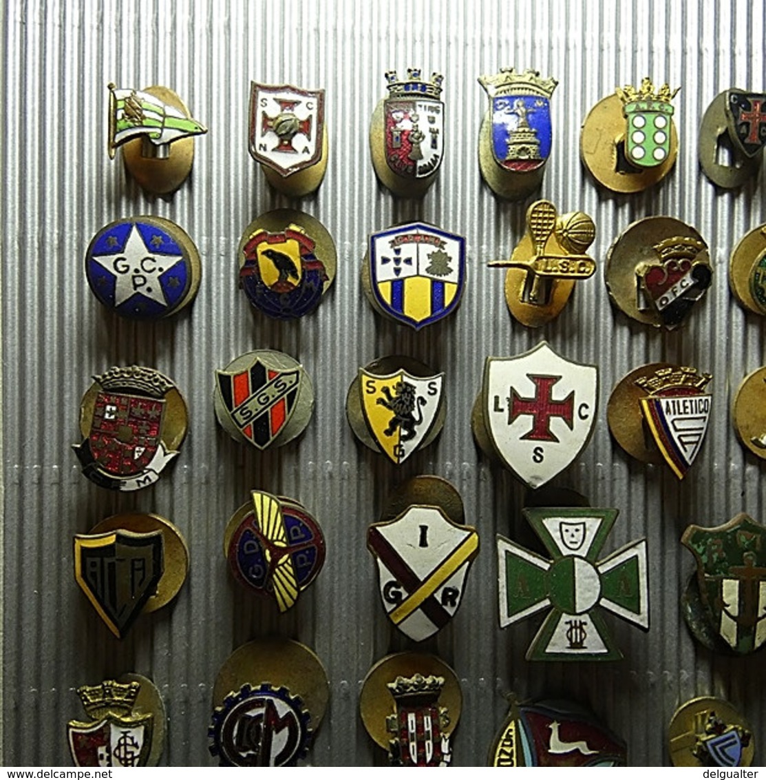 Lot 62 Old Pins - Almost All Sports Club Emblems - Lotes