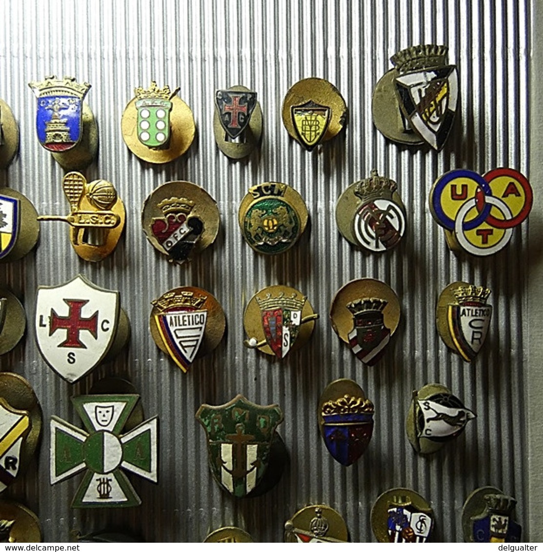 Lot 62 Old Pins - Almost All Sports Club Emblems - Lots