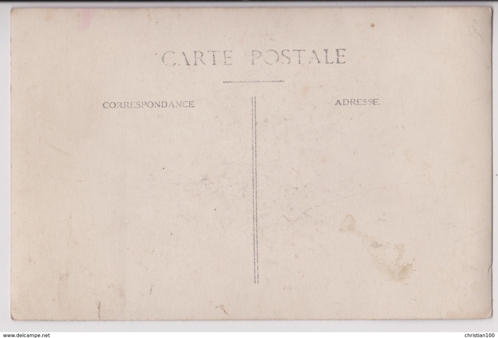 CARTE PHOTO D'UNE RECONSTITUTION HISTORIQUE " MORT POUR LA FRANCE " - ENFANTS DEGUISES DANS UNE CHARRETTE - 2 SCANS - - To Identify