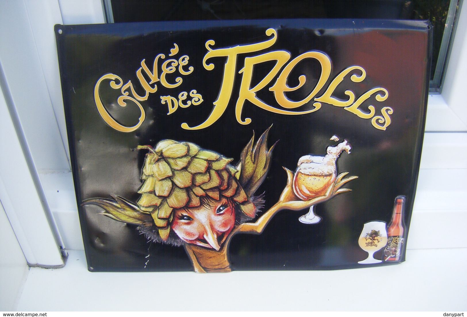 PLAQUE PUBLICITAIRE EN TOLE EN RELIEF BIÈRE CUVÉE DES TROLLS 41.5 /31.5 CM - Targhe In Lamiera (a Partire Dal 1961)