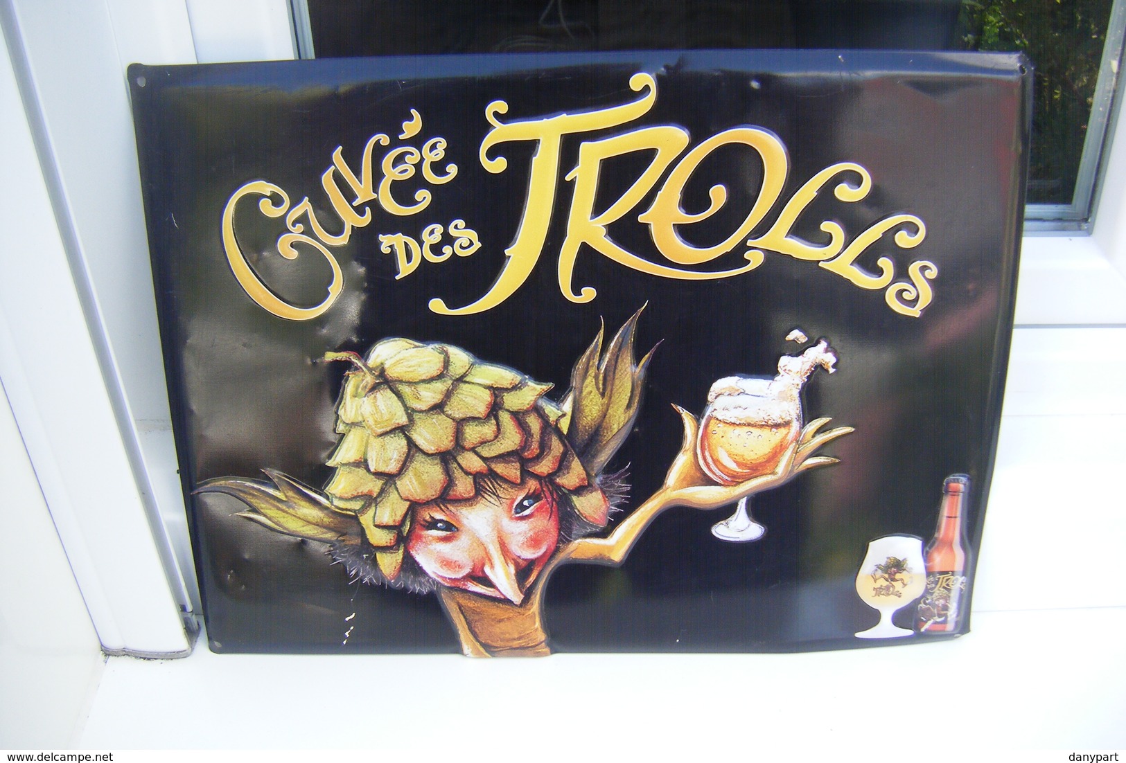 PLAQUE PUBLICITAIRE EN TOLE EN RELIEF BIÈRE CUVÉE DES TROLLS 41.5 /31.5 CM - Targhe In Lamiera (a Partire Dal 1961)