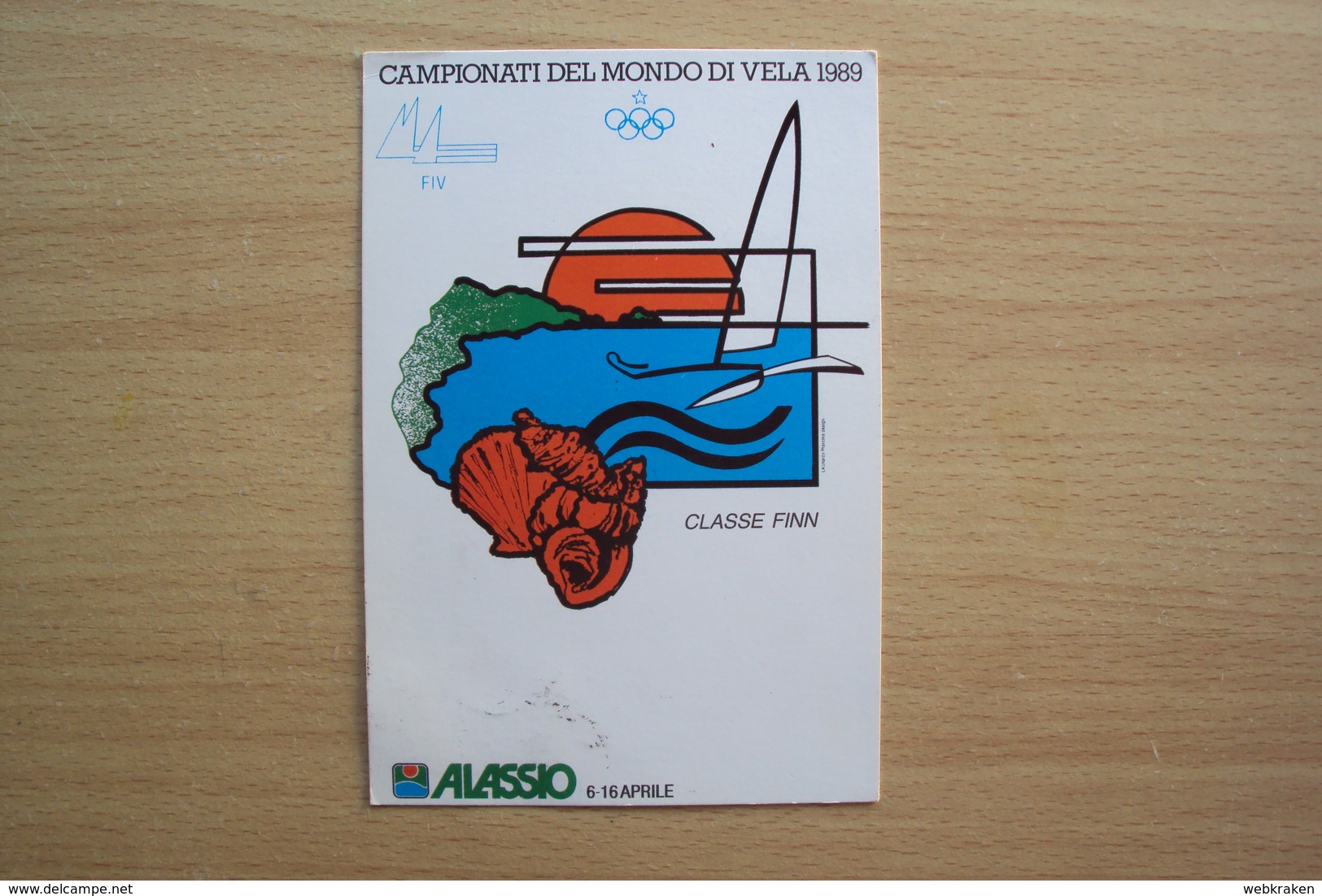 ITALIA CARTOLINA ILLUSTRATA DEI CAMPIONATI DEL MONDO DI VELA 1989 CLASSE FINN ALASSIO SAVONA LIGURIA FRANCOBOLLO ISOLATO - Savona