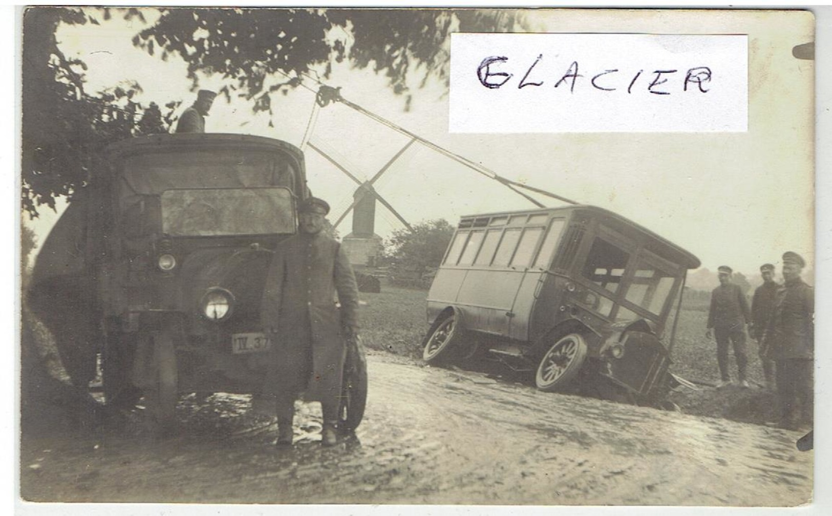 Carte Photo - Militaires 1914-18 - Dépannage Camion Croix-Rouge - Moulin - Soldats Allemand - Cortemark? - Autres & Non Classés