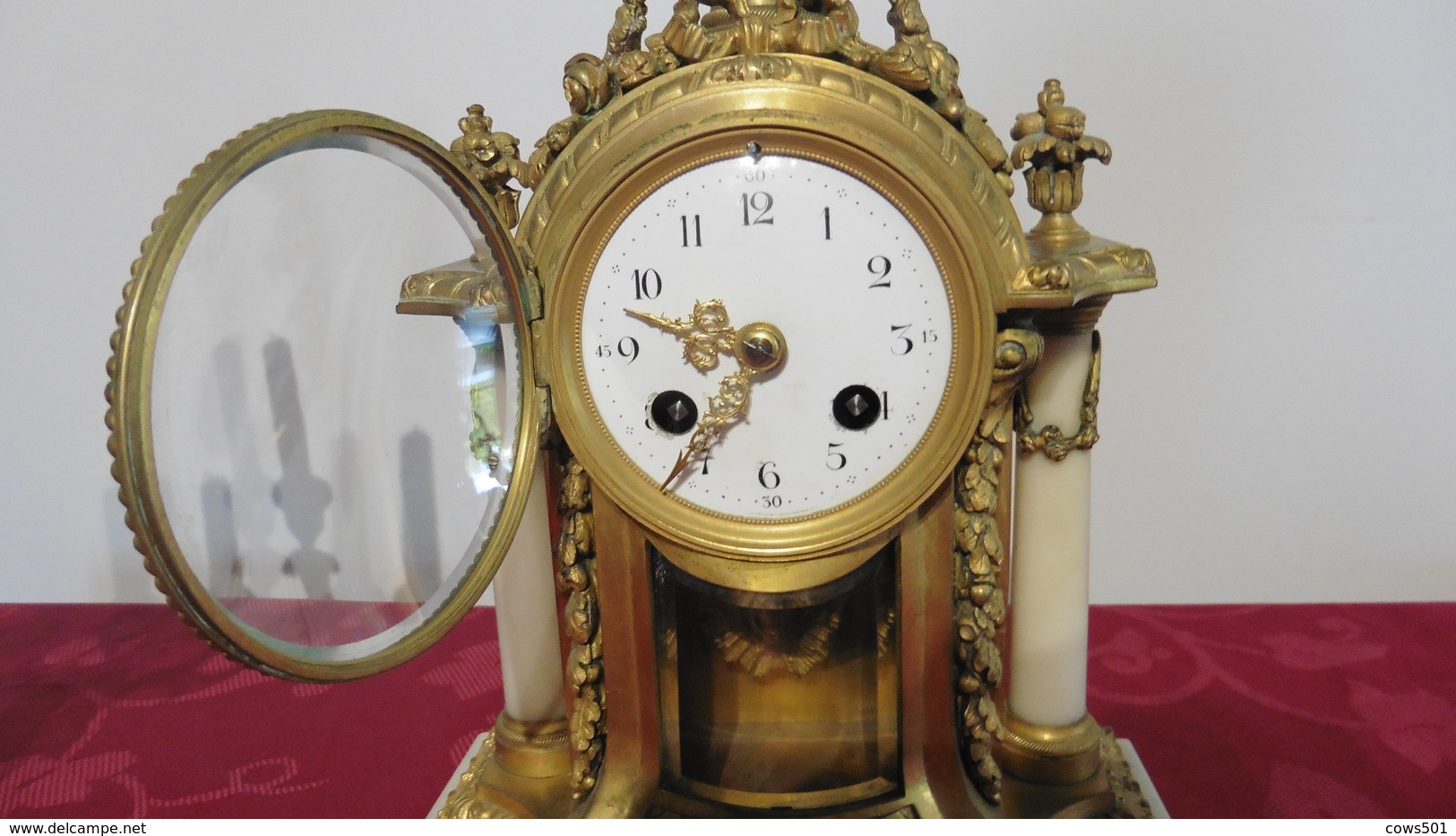 Pendule Horloge  De Style  Ancienne  Avec Ses Deux Chandeliers - Clocks