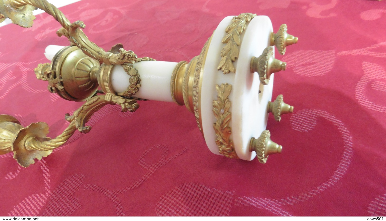 Pendule horloge  de style  ancienne  avec ses deux chandeliers