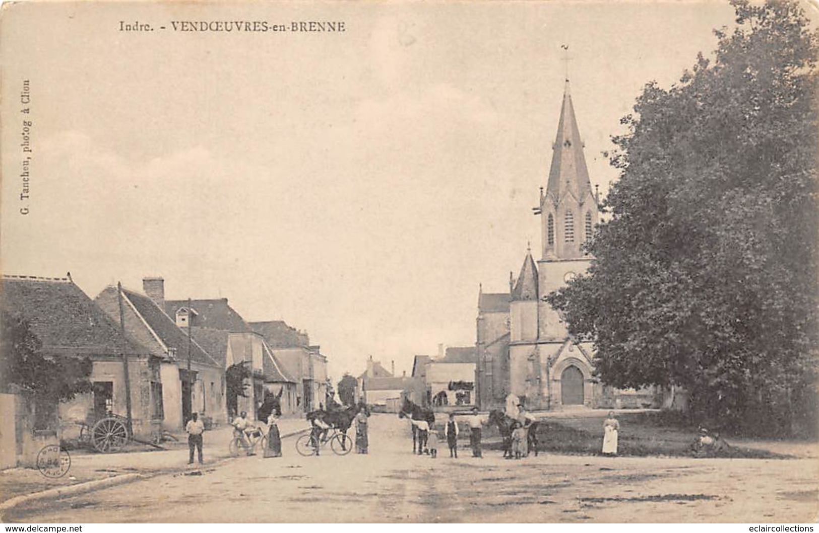 Vandoeuvres En Brenne            36        Place Et église          (voir Scan) - Sonstige & Ohne Zuordnung