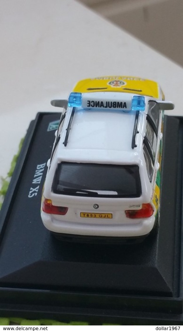 Hongwell - Bmw X5 British Ambulance. 1:76 - Scale 1:76