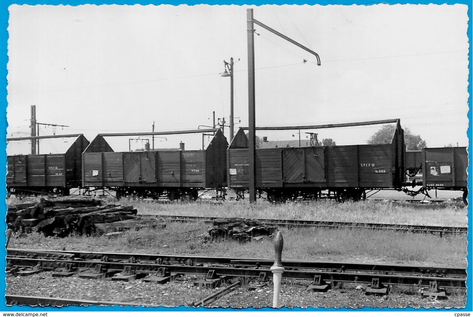 PHOTO Photographie TRAIN Wagons En Gare De Marchandises - Trains