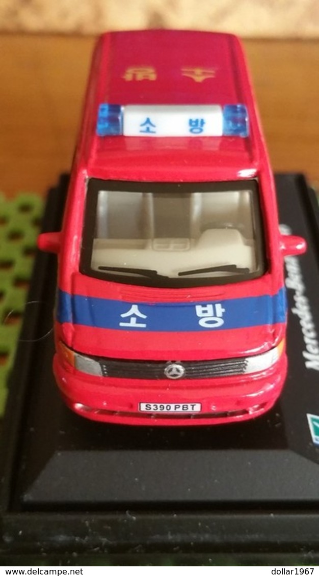 Hongwell - Mercedes - Benz Vito , Brandweer Polen . 1:76 - Schaal 1:76