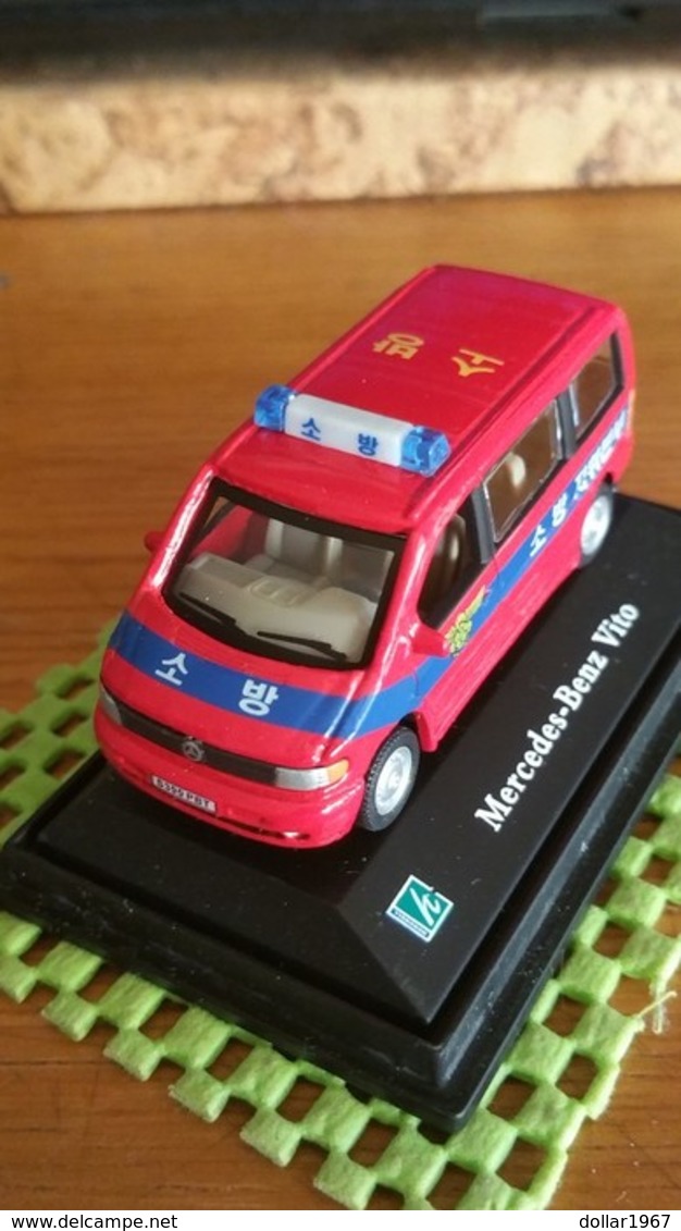 Hongwell - Mercedes - Benz Vito , Brandweer Polen . 1:76 - Scala 1:76