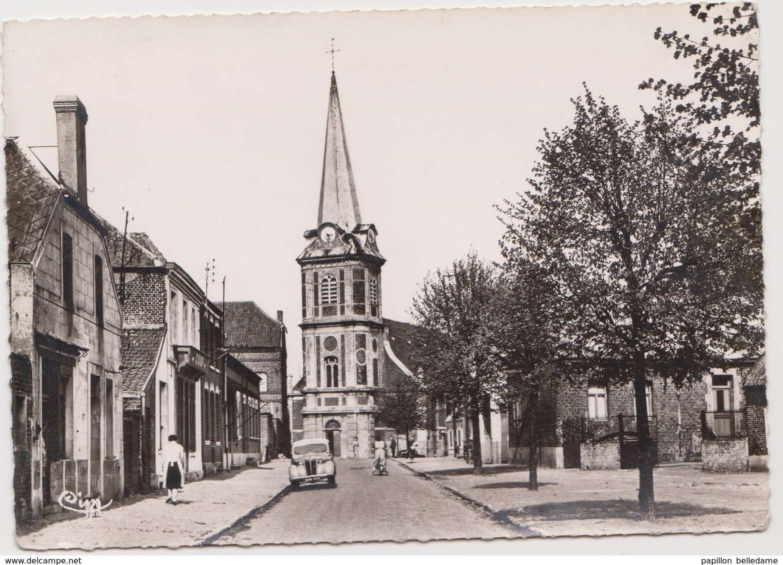 VIESLY   Eglise St Martin , Vue De La Place; Voiture Ancienne - Autres & Non Classés