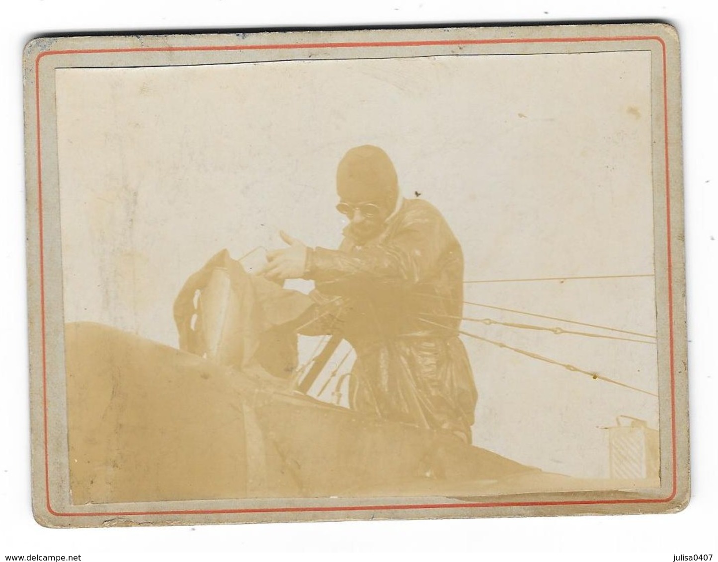 AVIATEUR FAISANT LE PLEIN DE SON APPAREIL Photographie Contrecollée Sur Son Carton D'époque - Aviatori
