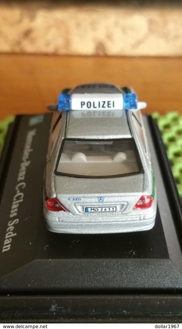 Hongwell - Mercedes - Benz C-class Sedan , Polizei . 1:76 - Schaal 1:76