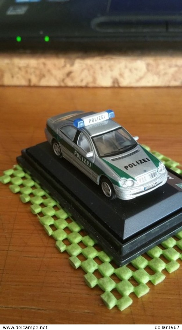 Hongwell - Mercedes - Benz c-class sedan , Polizei . 1:76