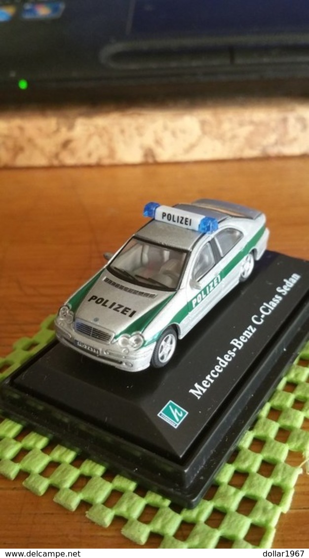 Hongwell - Mercedes - Benz c-class sedan , Polizei . 1:76