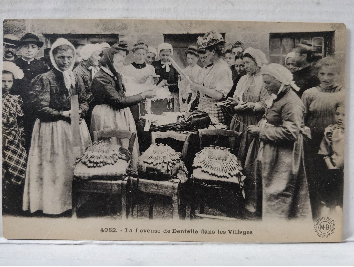 Leveuse De Dentelle Dans Les Villages - Autres & Non Classés