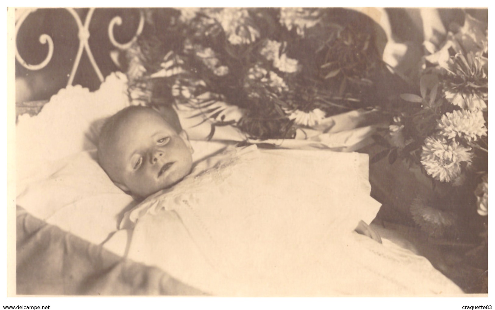 ENFANT SUR LIT DE MORT   CARTE PHOTO 1929  Photo LEMAIRE HYERES - Personnes Anonymes