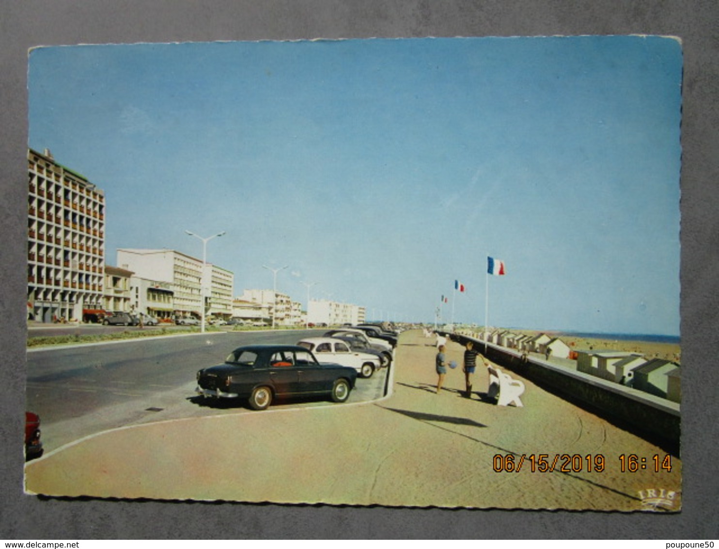 CP 85 SAINT JEAN DE MONTS - Le Remblai , Esplanade De La Mer , Voiture Peugeot 403 En 1965 - Saint Jean De Monts