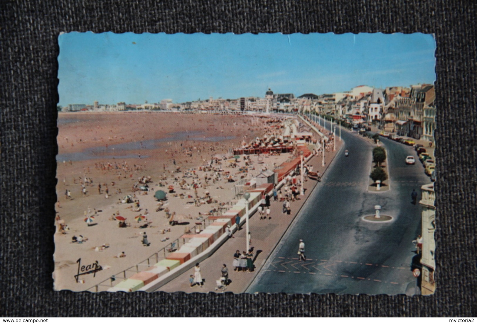 Les Sables D'OLONNE - La Plage Et Le Remblai - Sables D'Olonne