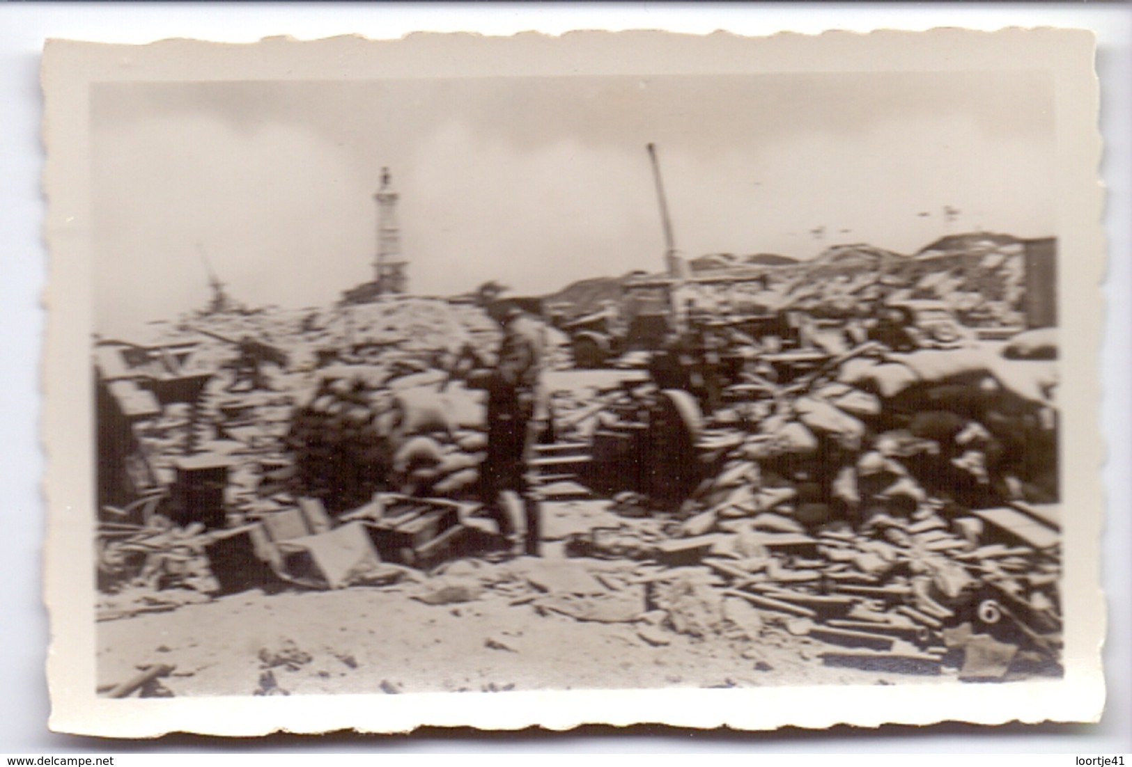 Foto Photo - Oorlog Guerre 1939 - 1945 - Zeebrugge - Strand - Plage - Duits Soldaat Tussen Puin - N°6 - Guerre, Militaire