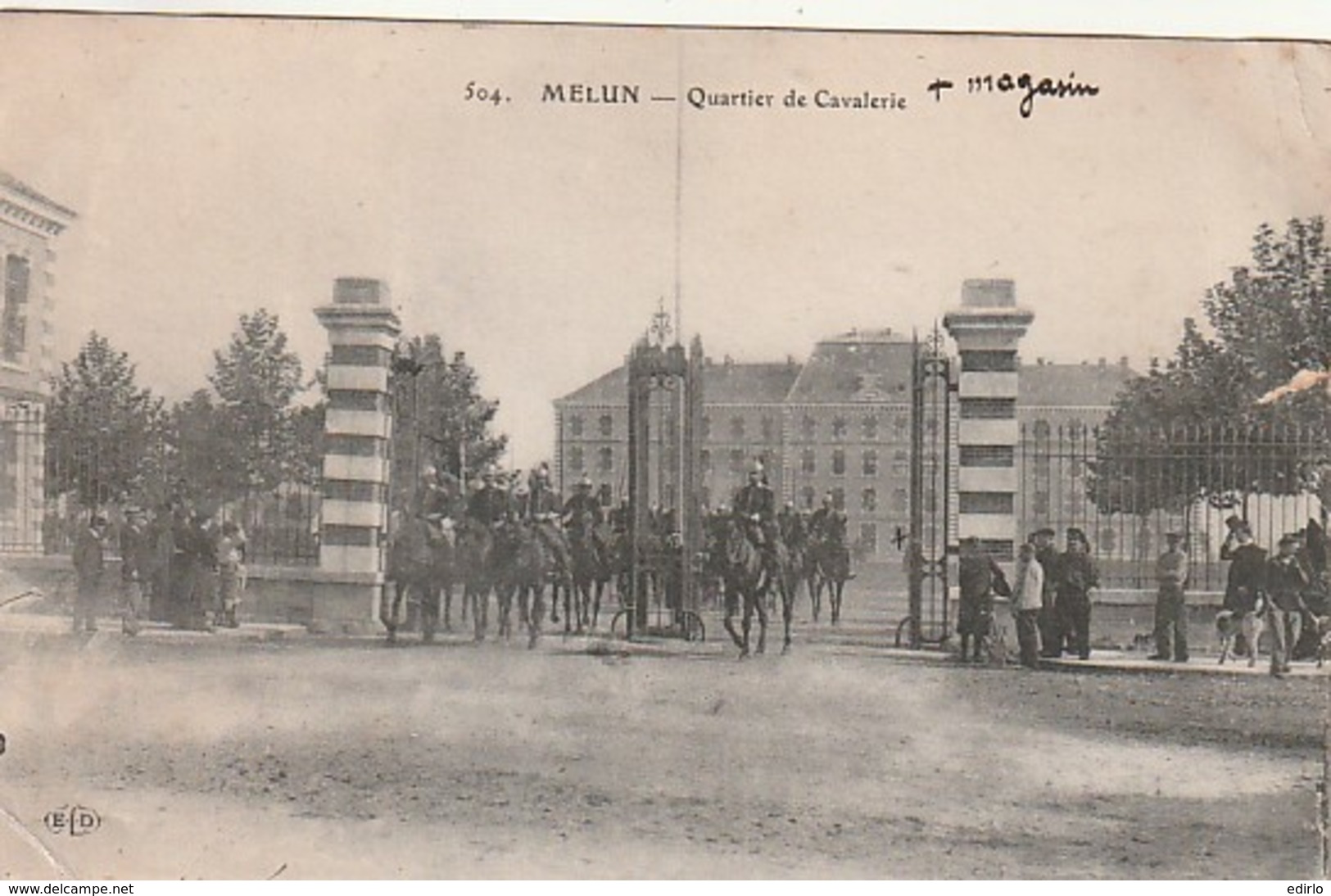 ***   77  ***  MELUN  Quartier De Cavalerie - écrite TTB - Melun