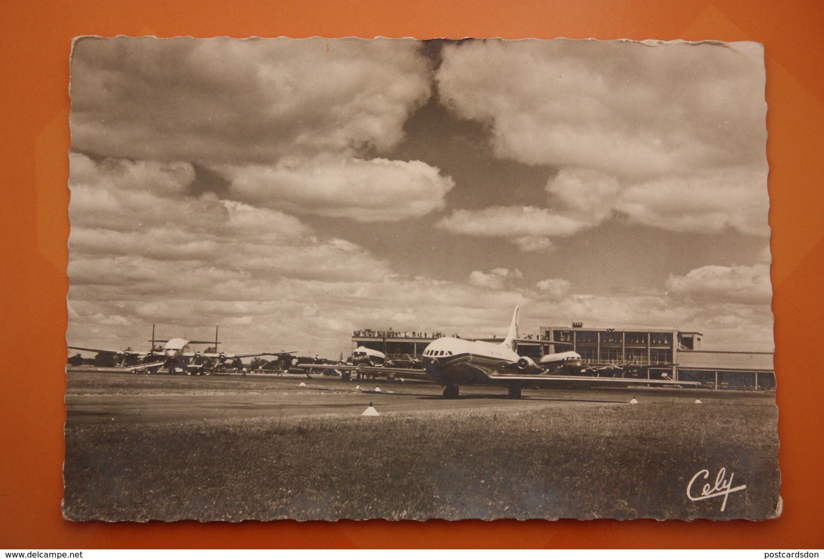 Airport - Aérogare De Toulouse Blagnac Avions Au Parking CARAVELLE DC 4 BREGUET - Aérodromes