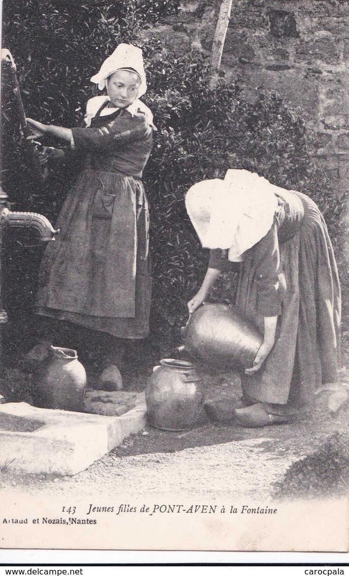 Carte 1915 JEUNES FILLES DE PONT AVEN A LA FONTAINE - Pont Aven