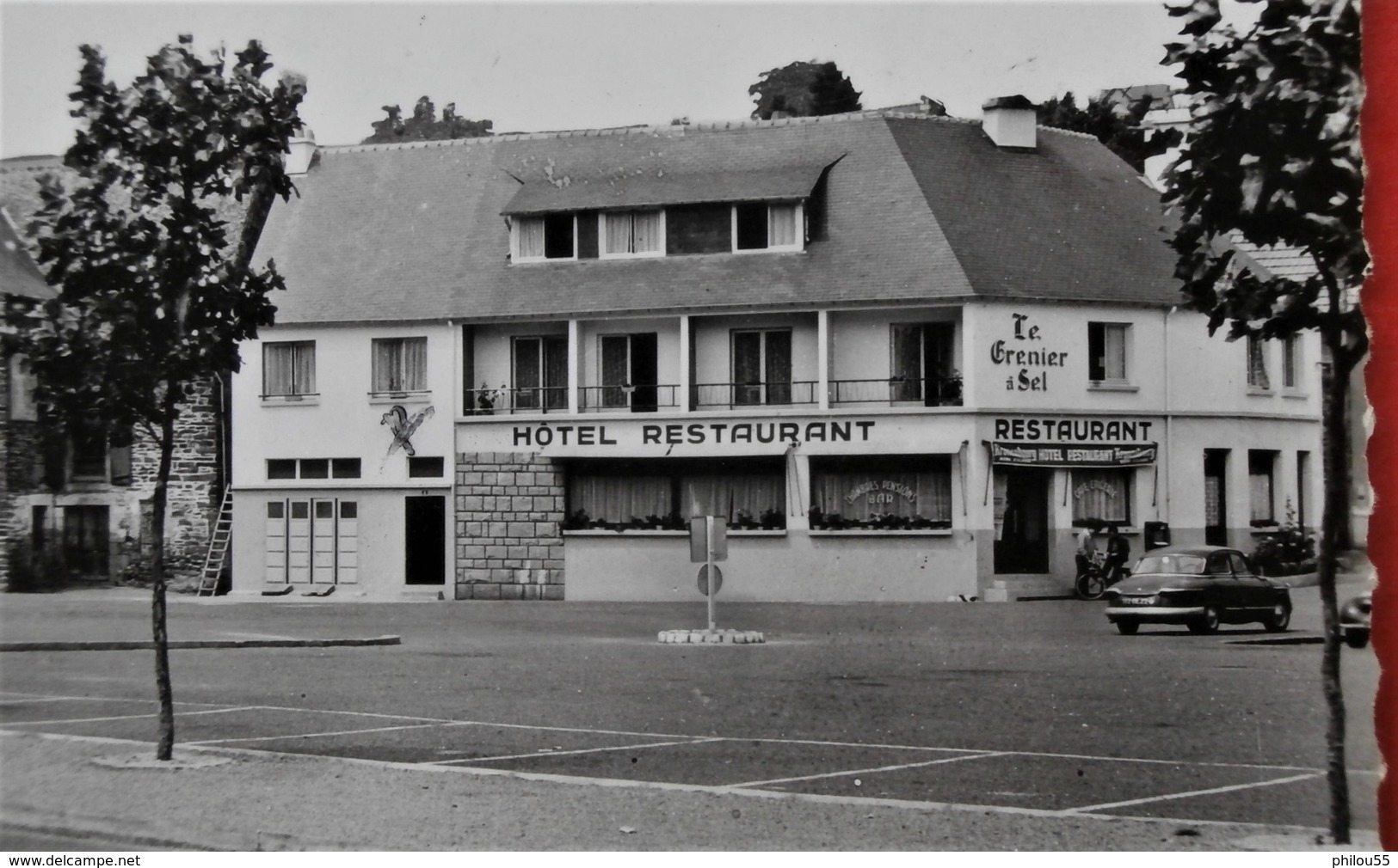 Cpsm 22 SAINT BRIEUC LE LEGUE Restaurant LES MOUETTES Hotel Le Grenier A Sel Voitures, Solex Pompe A Essence - Saint-Brieuc