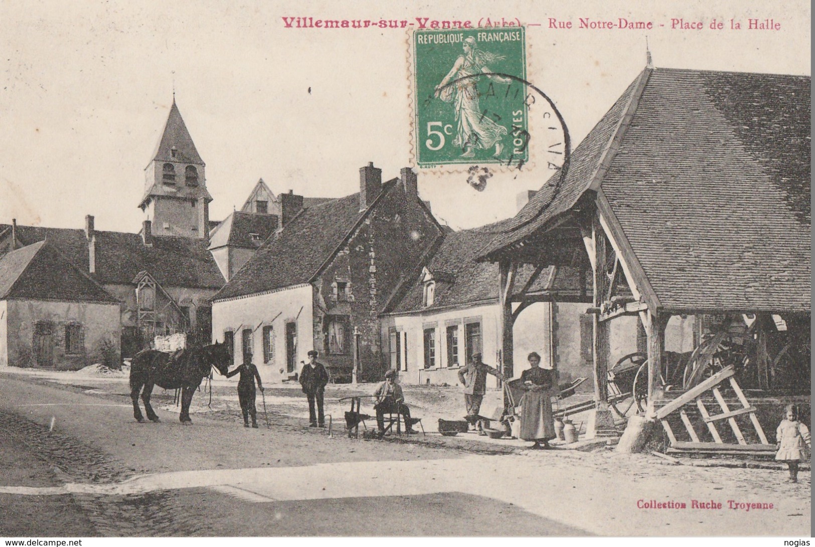 VILLEMAUR-SUR-VANNE - LA RUE NOTRE DAME - LA PLACE DE LA HALLE - LE MARECHAL FERRANT - BELLE CARTE ANIMEE - TOP !!!l - Altri & Non Classificati