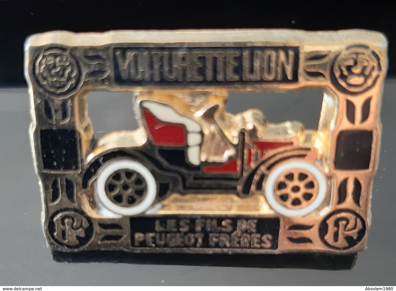 PIN'S PEUGEOT VOITURETTE LION FILS PEUGEOT FRERES HELIUM VOITURE ANCIENNE TACOT BADGE ANTIQUE CAR CARRO AUTO TRANSPORT - Peugeot