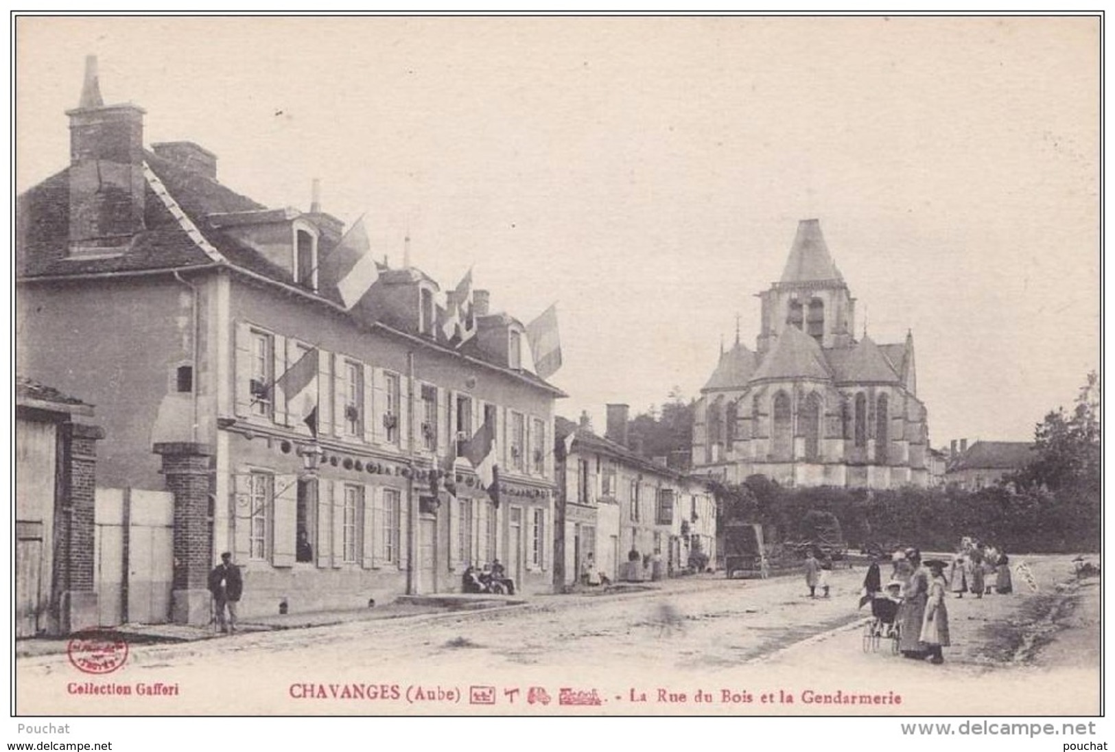 A 13 - 10) CHAVANGES (AUBE)  RUE DU BOIS ET GENDARMERIE - Autres & Non Classés