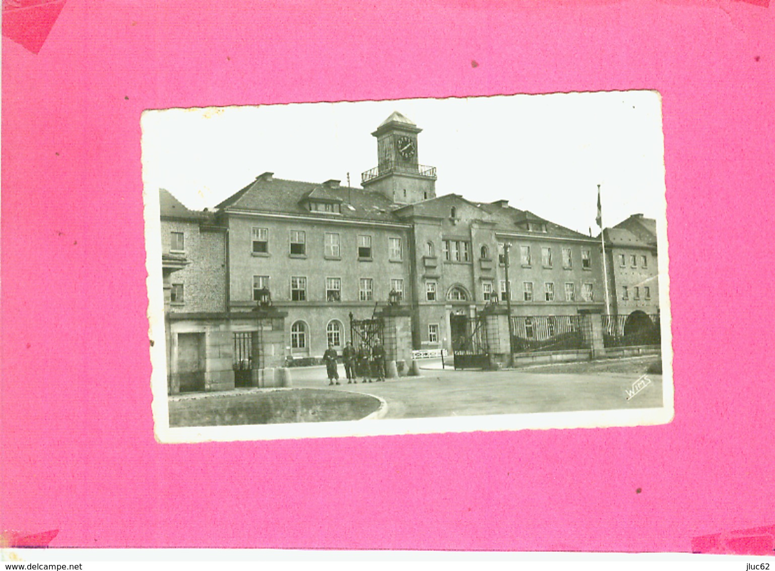 CP.   NEUSTADT. FORCES FRANCAISES EN ALLEMAGNE. ENTREE DU QUARTIER 1 Er REGIMENT CUIRASSIERS. Petite Déchirure Haut - Neustadt (Weinstr.)