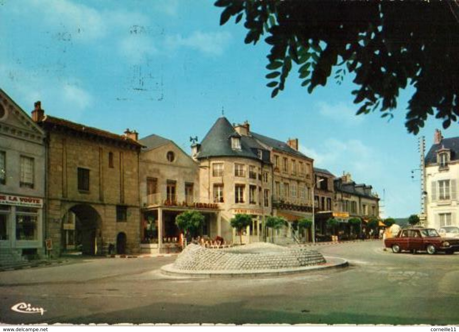 58 - CHATEAU CHINON - PLACE NOTRE DAME - Chateau Chinon