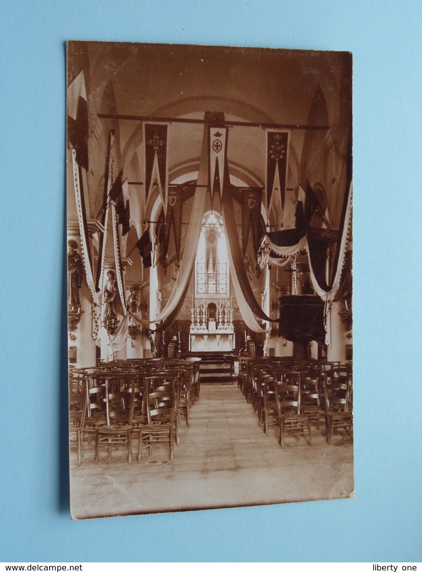 Kerk KASTER (Caster) Binnenzicht / Versiering Inhuldiging Pastoor ( Fotokaart ) Anno 1920 / 30 ( Zie / Voir Photo ) ! - Eglises Et Couvents