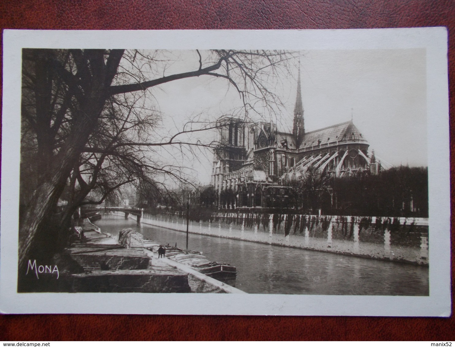 75 - PARIS - Cathédrale Notre Dame - Vue Prise Du Pont De L'Archevêché. (Péniche) CPSM - Notre Dame De Paris