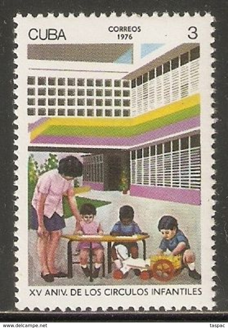 1976 Mi# 2124 ** MNH - Child Care Centers, 15th Anniv. - Nuevos