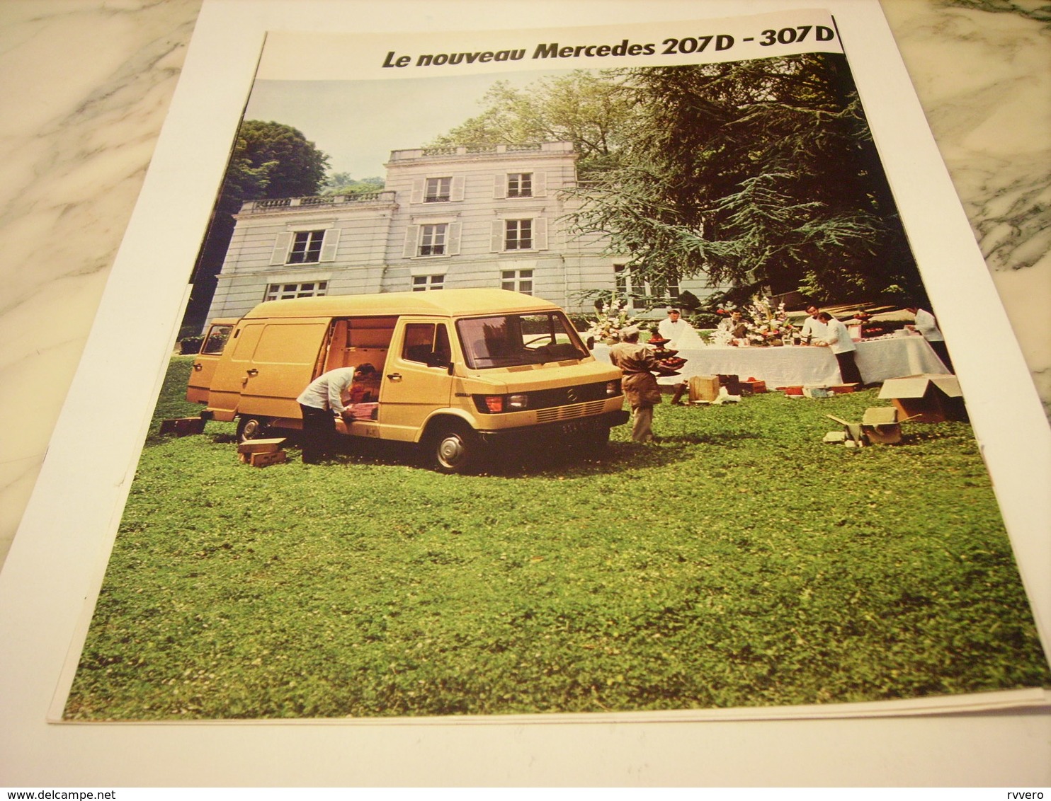 ANCIENNE PUBLICITE LE NOUVEAU  207 D DE MERCEDES  1977 - Camiones