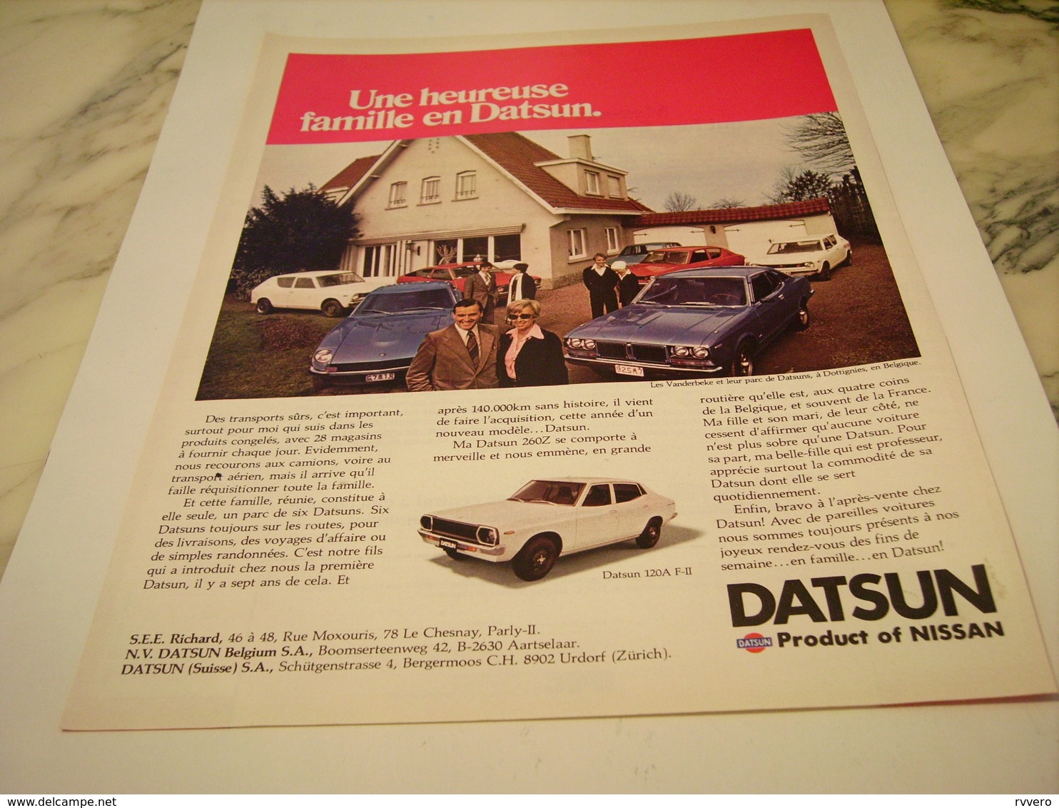 ANCIENNE   PUBLICITE UNE HEUREUSE FAMILLE VOITURE DATSUN 1977 - Voitures