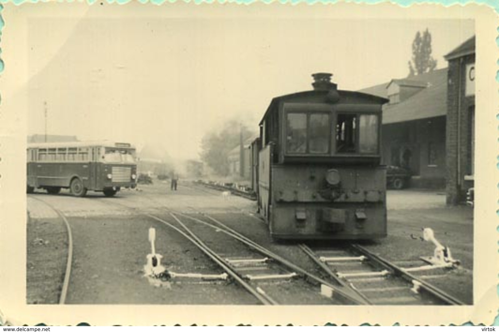 TRAM:  HL395  Waremme : Tirant Un Train De Truck A Grand écartement      9 X 6 Cm ( See Detail )  1956 - Trains