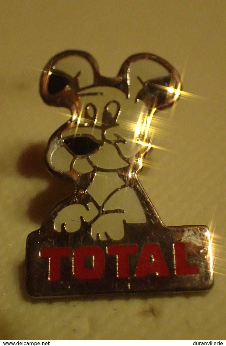 Pin's - ANIMAUX - Chien IDEFIX - TOTAL - Carburants