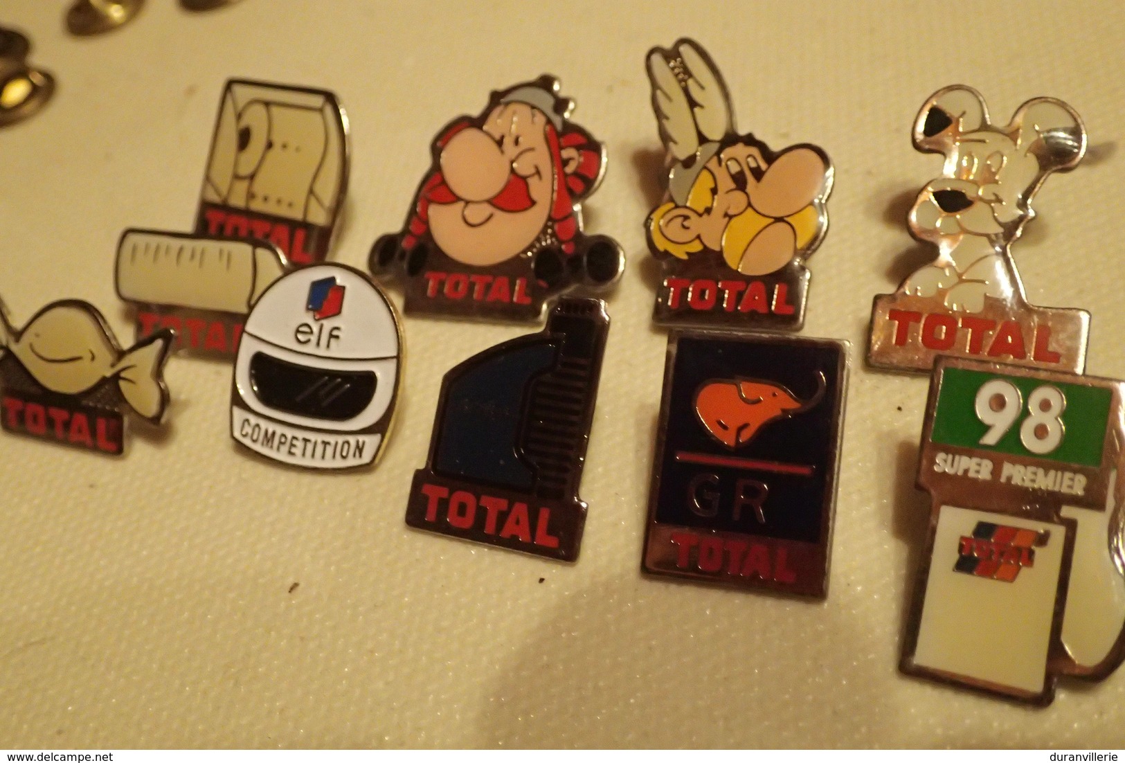 Pin's - Lot De 10 Pin's Thème : Carburants, Total, Astérix - Carburants