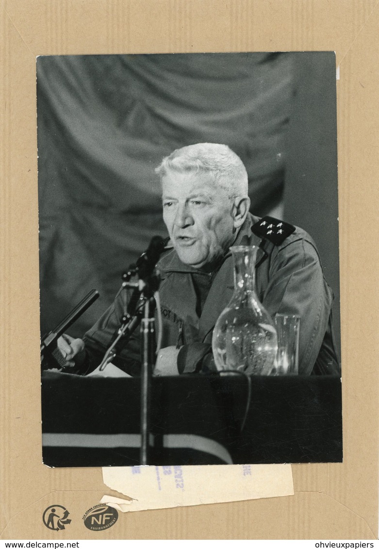 Photo Originale   Le Général IMBOT  Chef De La  DGSE   ( Affaire  GREENPEACE  En 1985 ) - Guerre, Militaire