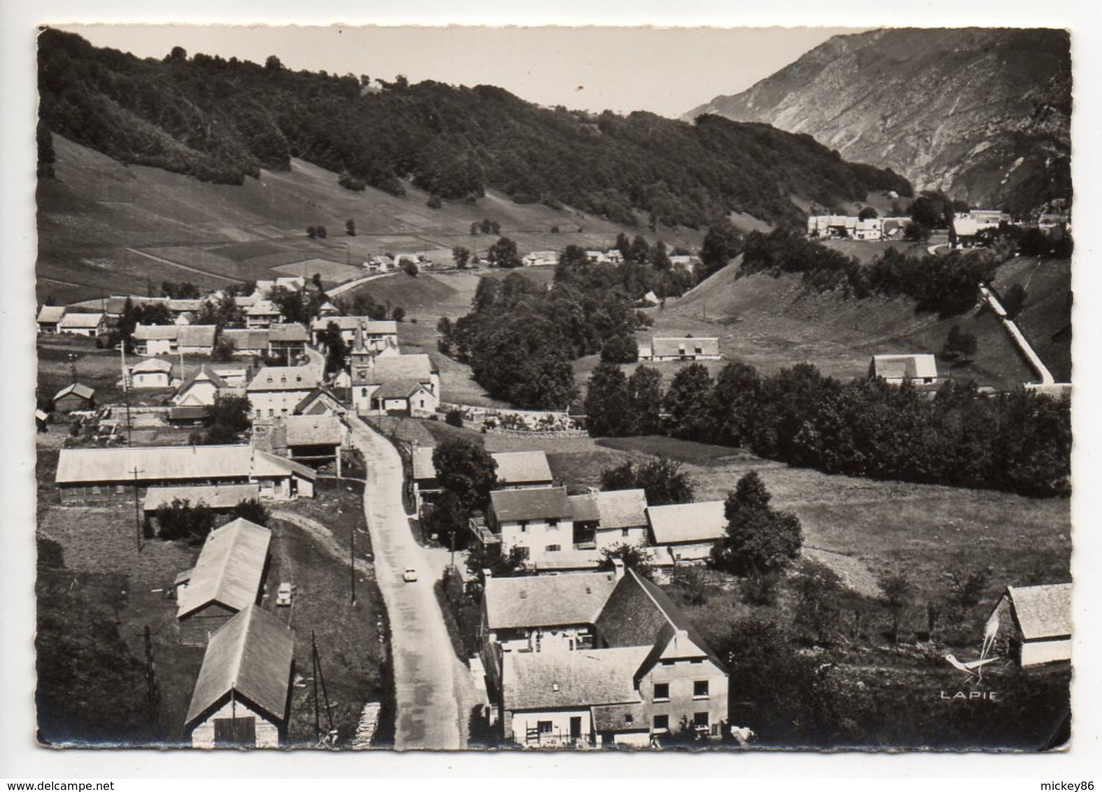 Près Campan--LA SEOUBE--En Avion Au-dessus Du Village -Colonies De L'UFOVAL--timbre--cachet Ste MARIE De CAMPAN-65 - Campan