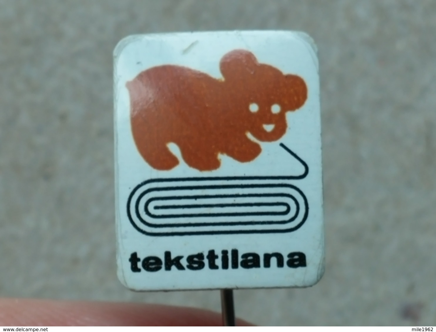 LIST 115 - CHIEN, DOG, TEKSTILANA, YUGOSLAVIA - Animals